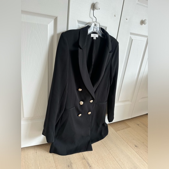 Blazer with gold buttons - Picture 4 of 6